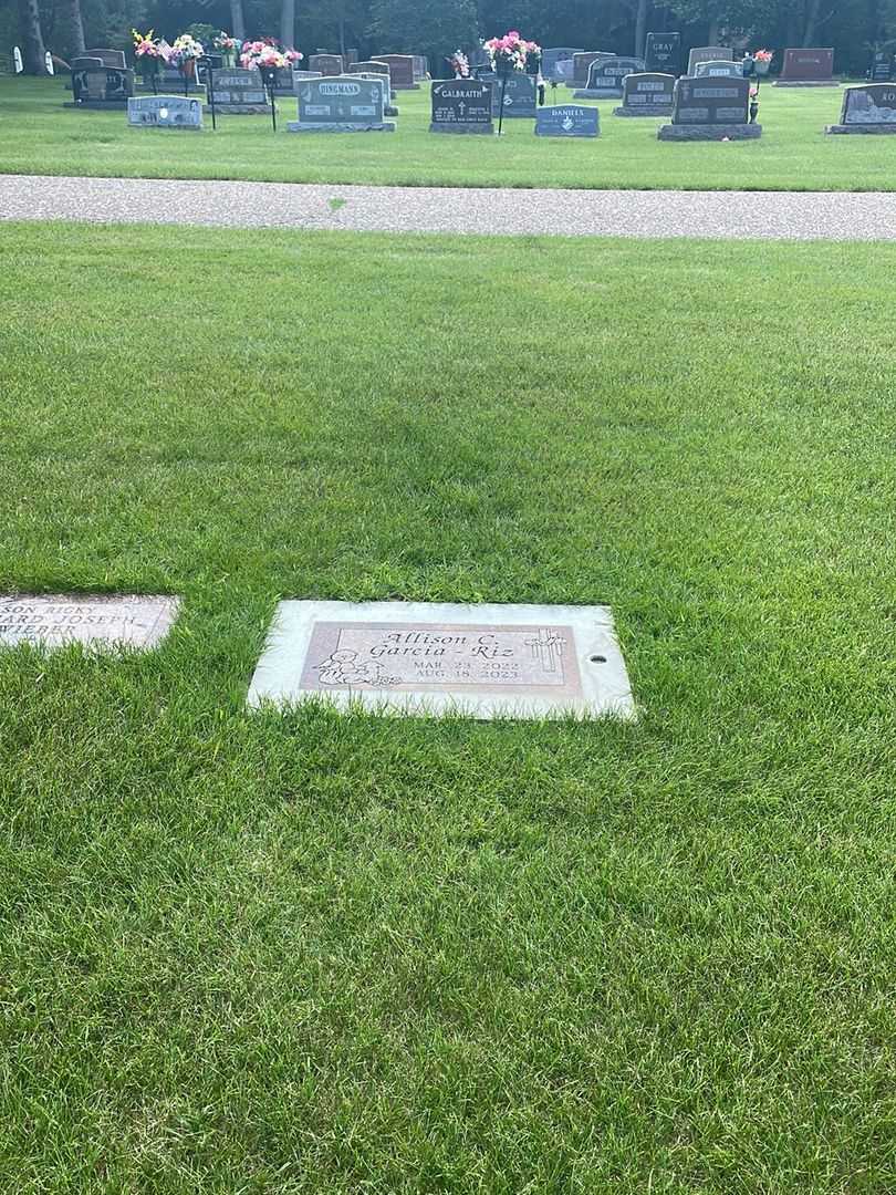 Allison Carolina Garcia Riz's grave. Photo 1