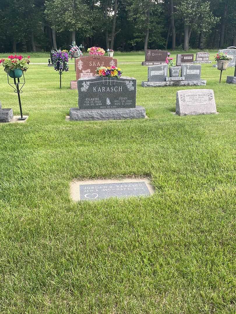 Jordan R. Karasch's grave. Photo 1