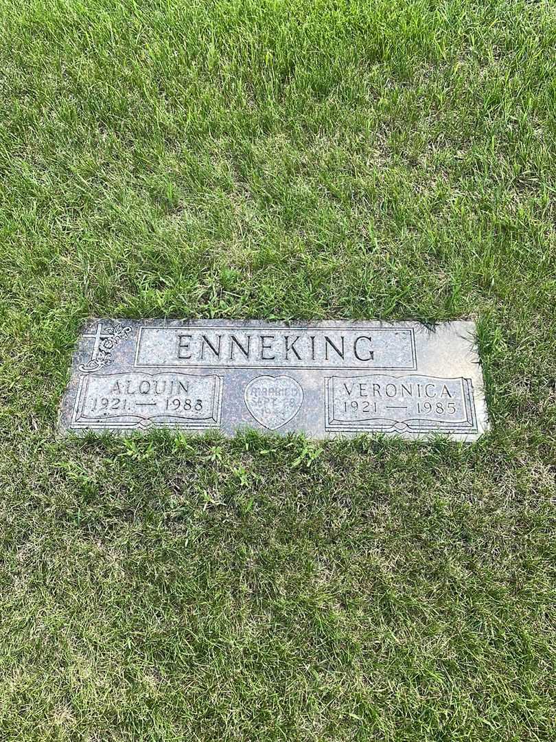 Veronica Enneking's grave. Photo 2