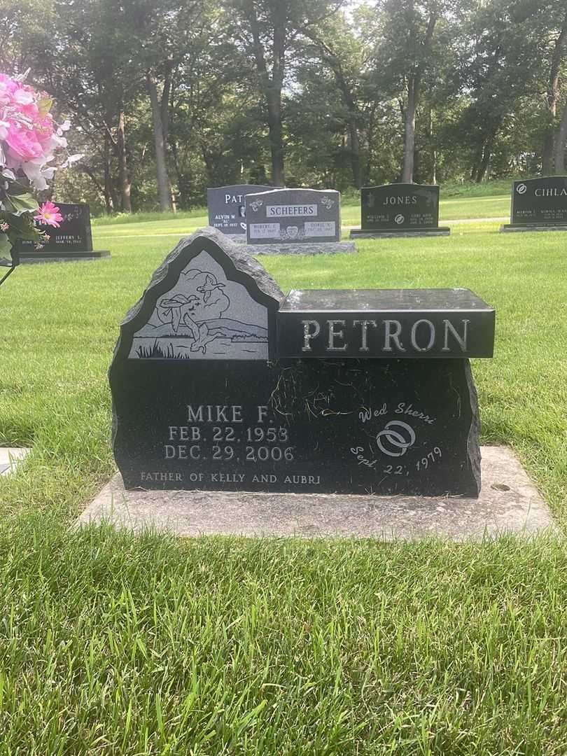 Michael F. "Mike" Petron's grave. Photo 2