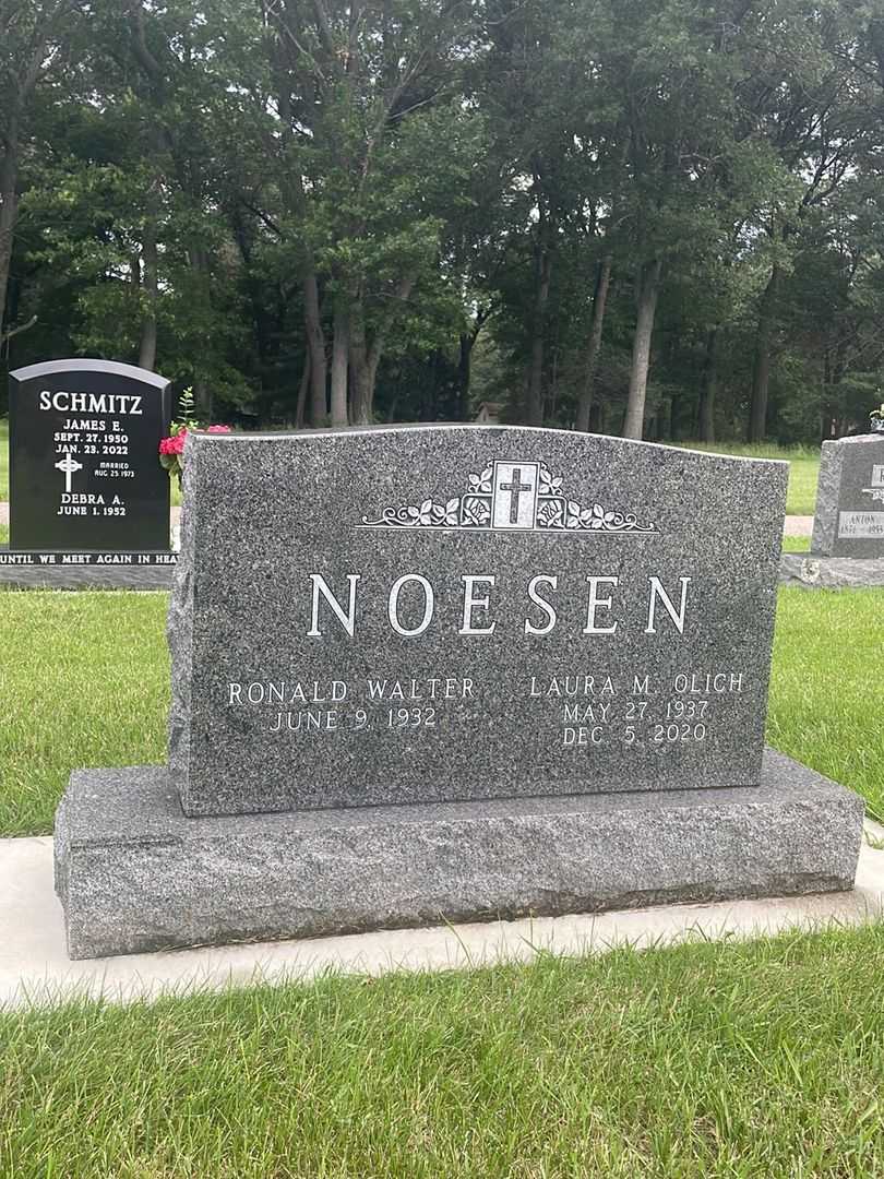 Laura M. Olich Noesen's grave. Photo 2