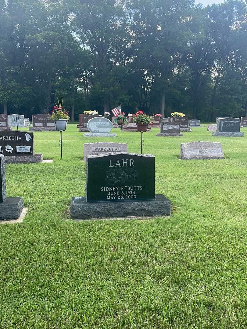 Sidney R. "Butts" Lahr's grave. Photo 1