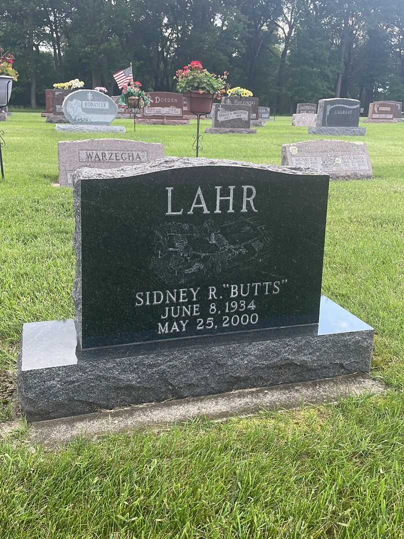 Sidney R. "Butts" Lahr's grave. Photo 2