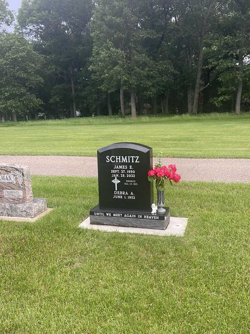 James E. "Jim" Schmitz's grave. Photo 1