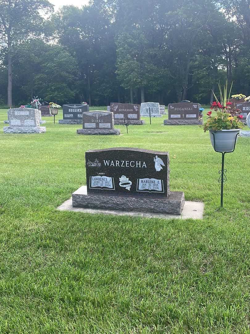 Marlene E. Warzecha's grave. Photo 1