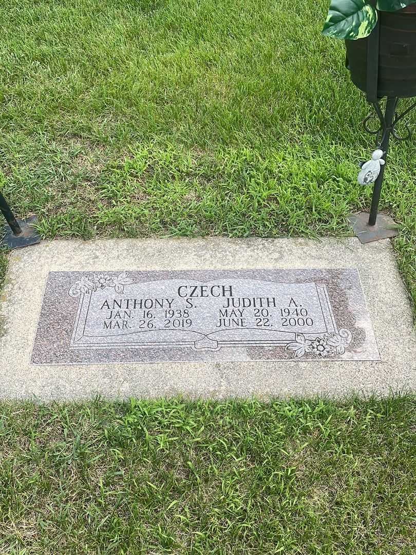 Judith A. Czech's grave. Photo 2
