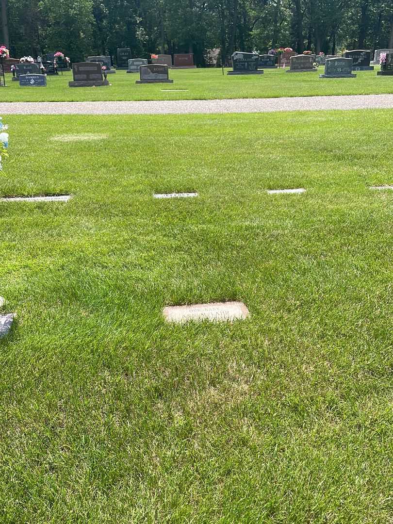 Ann Michelle Lahr's grave. Photo 1