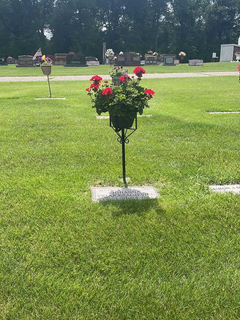 Johanna Vrtar Kraljevich's grave. Photo 1