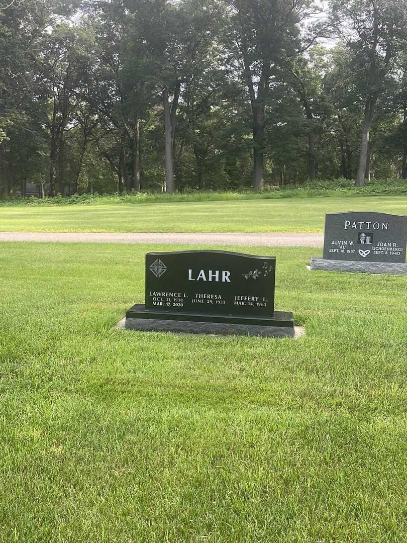 Lawrence L. Lahr's grave. Photo 1