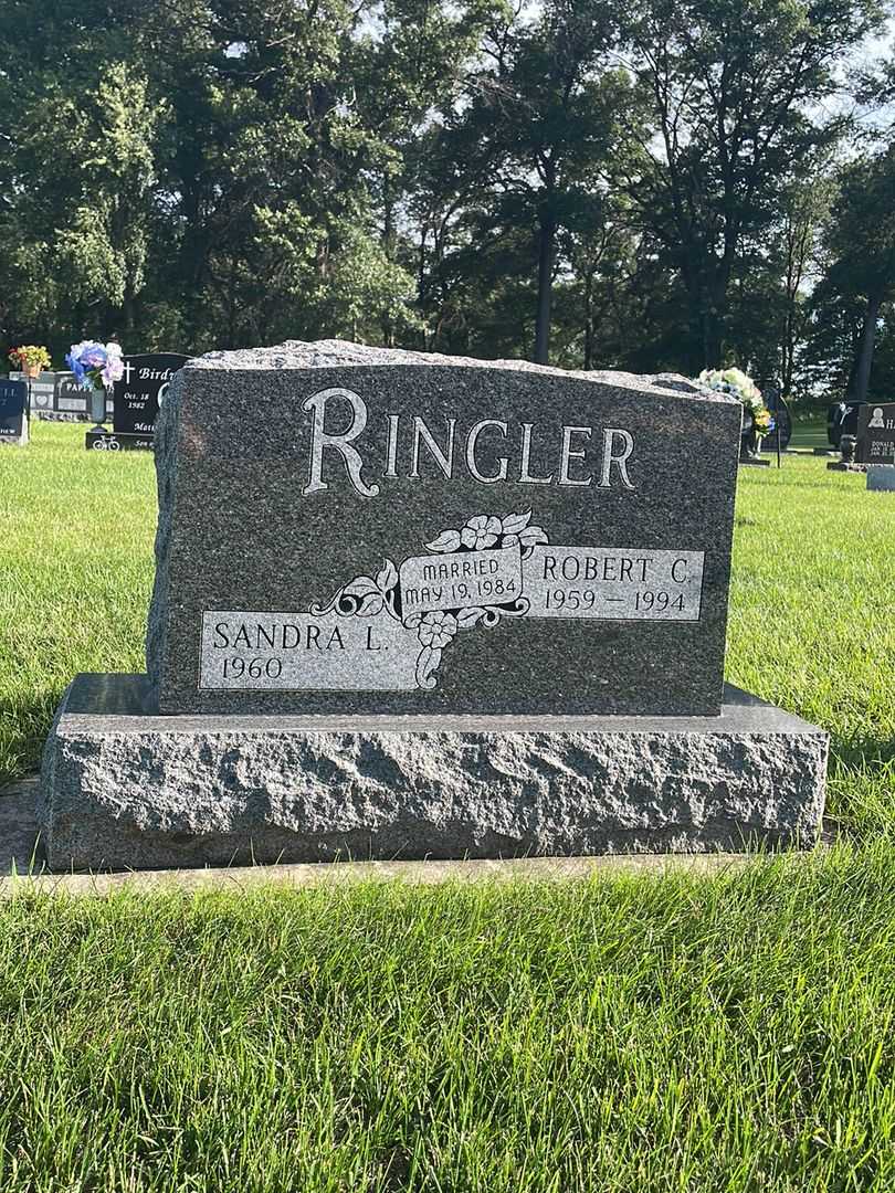 Robert C. Ringler's grave. Photo 2
