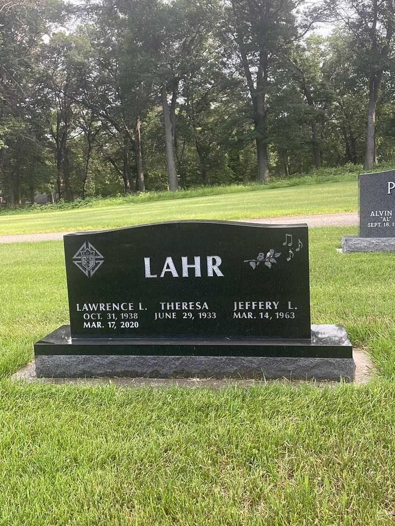 Lawrence L. Lahr's grave. Photo 2