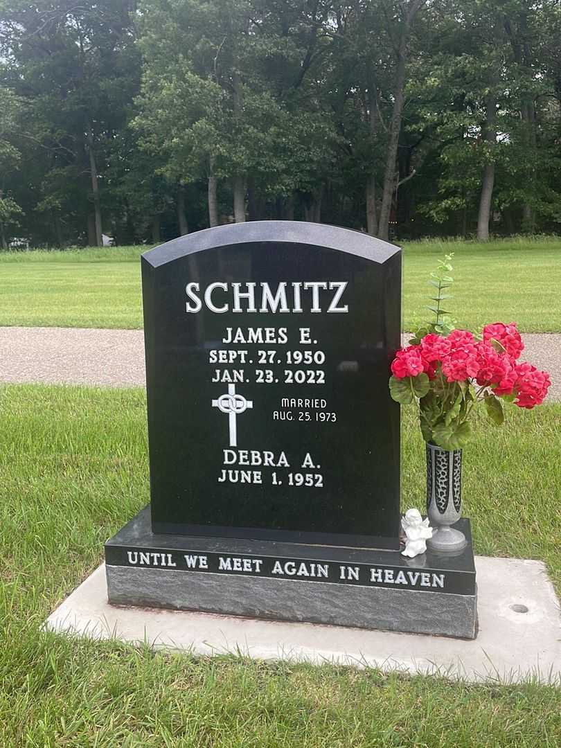 James E. "Jim" Schmitz's grave. Photo 2