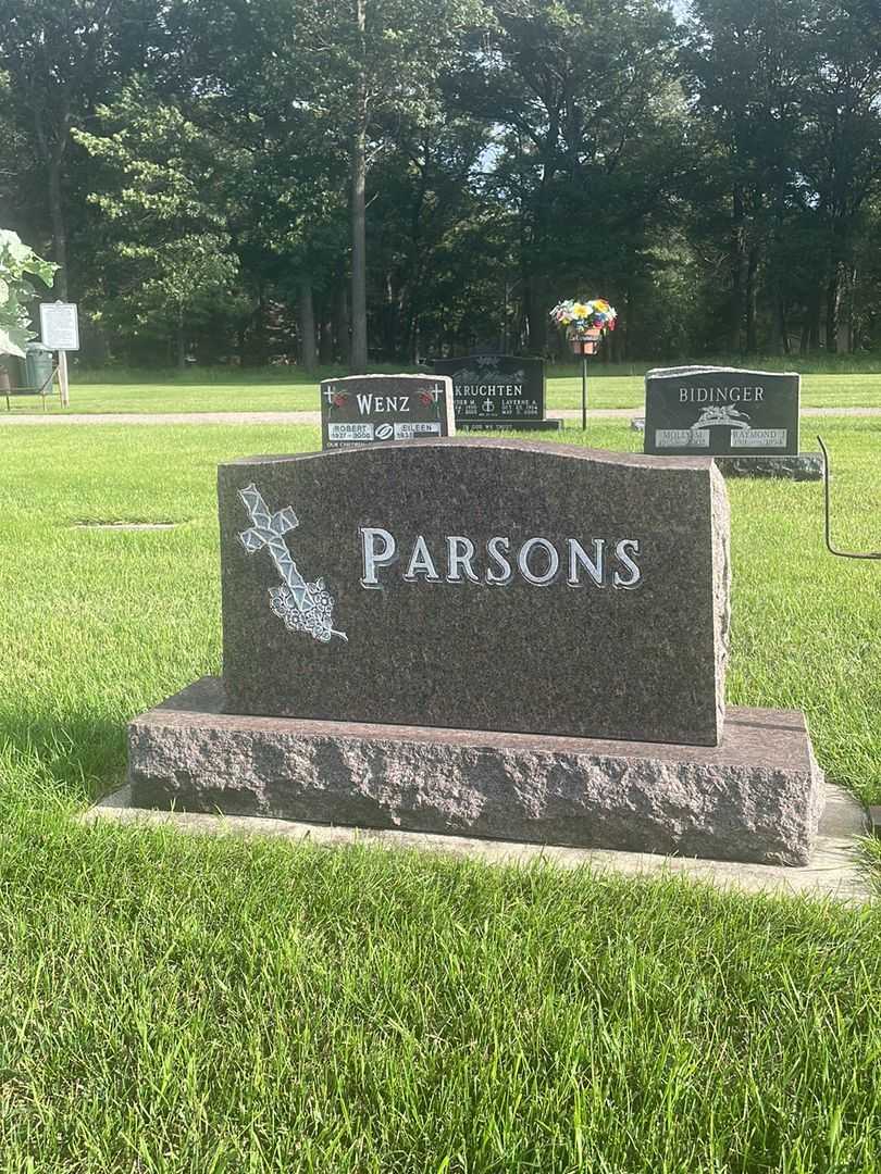 Larry W. Parsons's grave. Photo 1