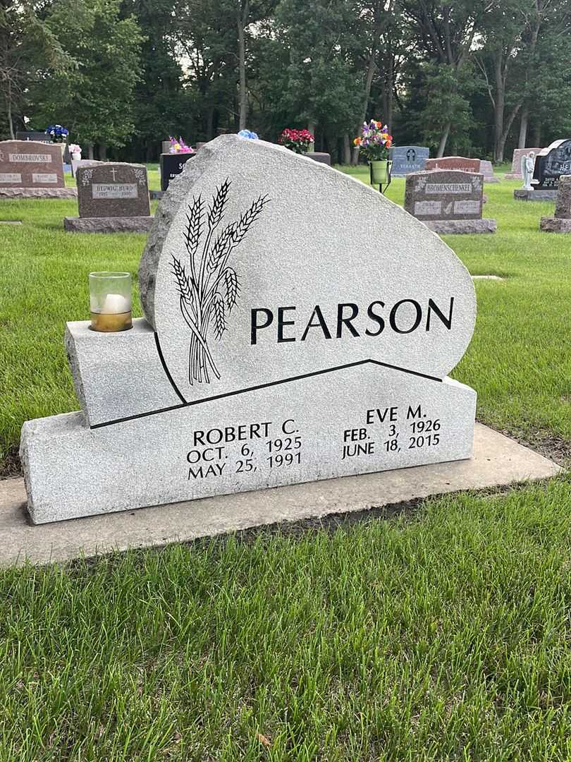 Robert C. Pearson's grave. Photo 2