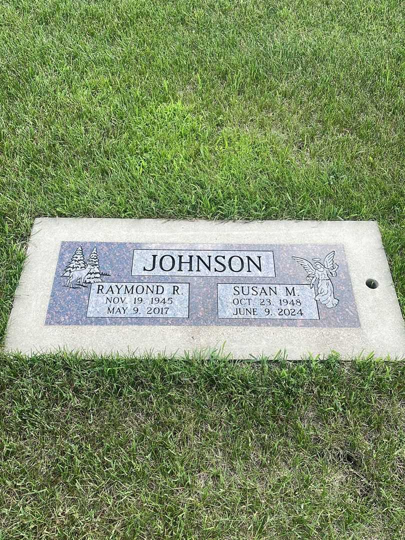 Raymond R. Johnson's grave. Photo 2
