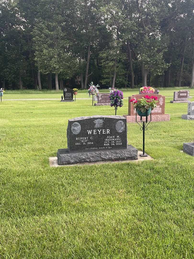 Joan M. Massmann Weyer's grave. Photo 1