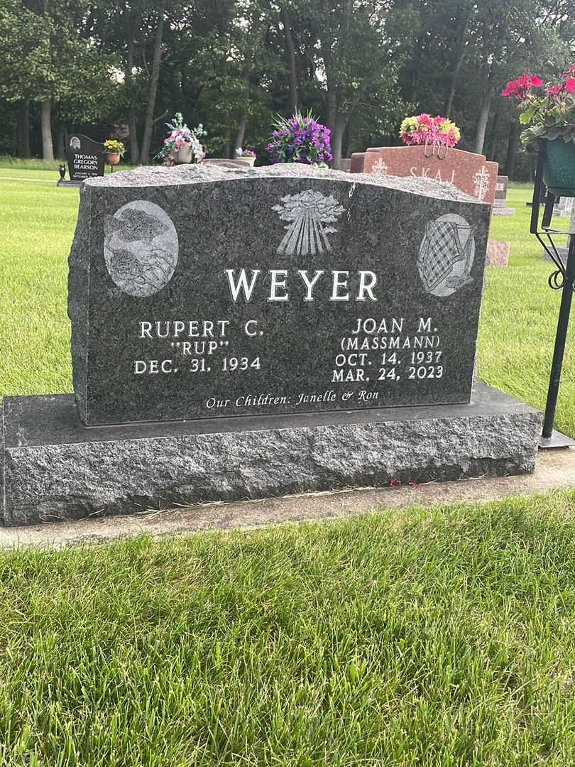 Joan M. Massmann Weyer's grave. Photo 2