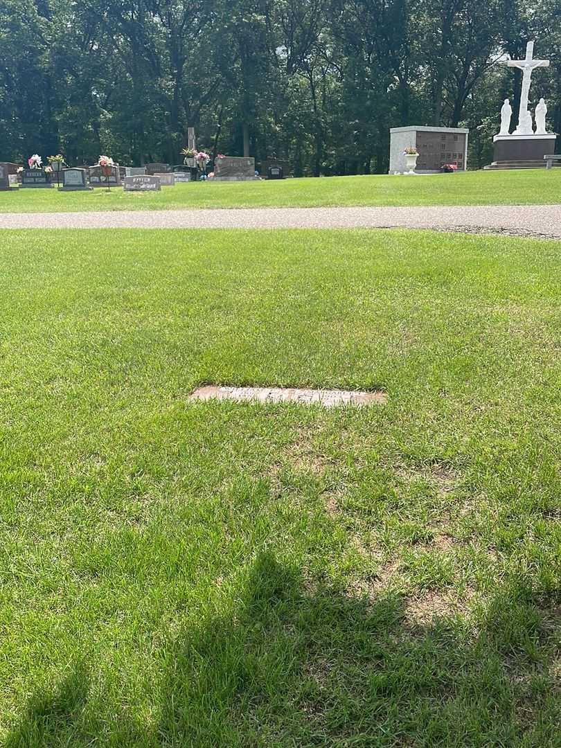 Margaret L. Reiher's grave. Photo 1