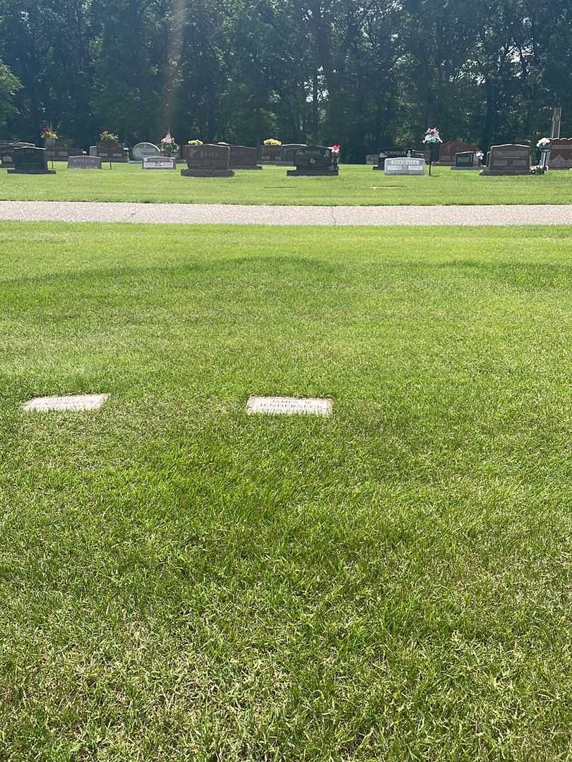 James W. Jenderseck's grave. Photo 1