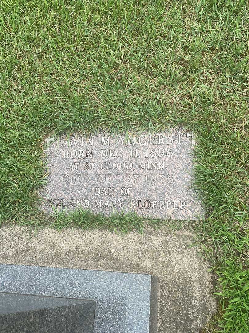 Missus/Madam Lavin M. Yogerst's grave. Photo 3