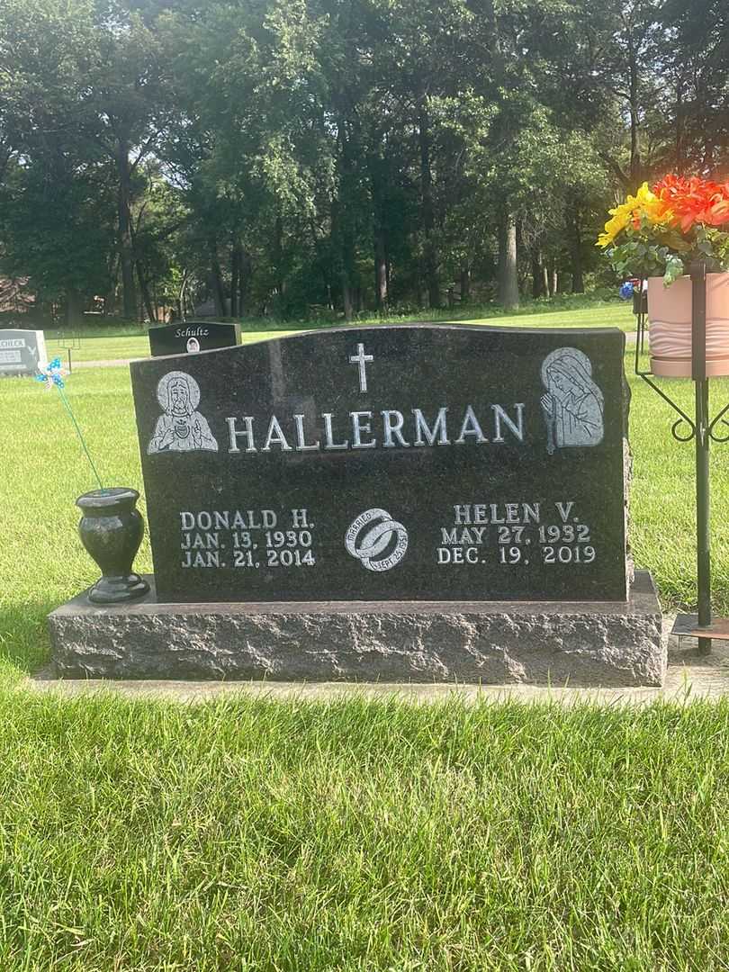 Donald H. Hallerman's grave. Photo 2