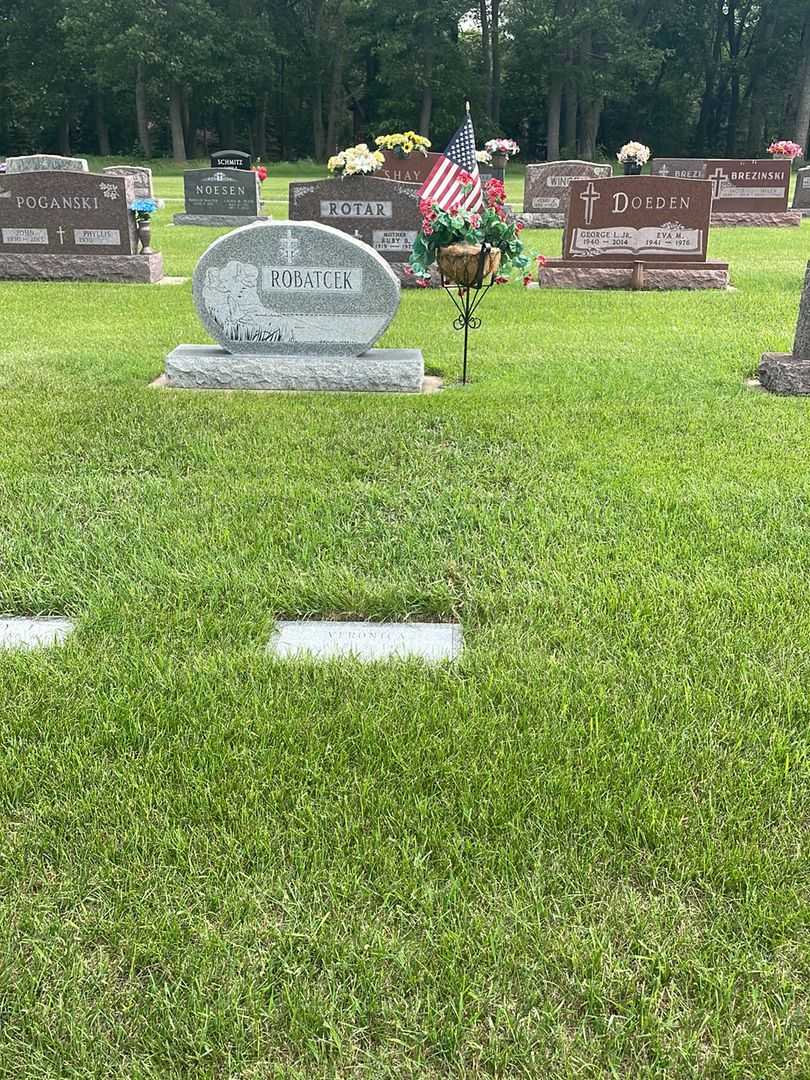 Veronika Robatcek's grave. Photo 2