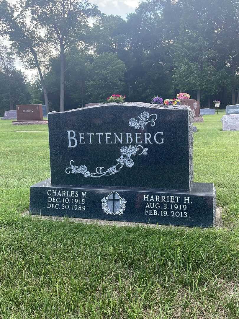 Charles M. Bettenberg's grave. Photo 2