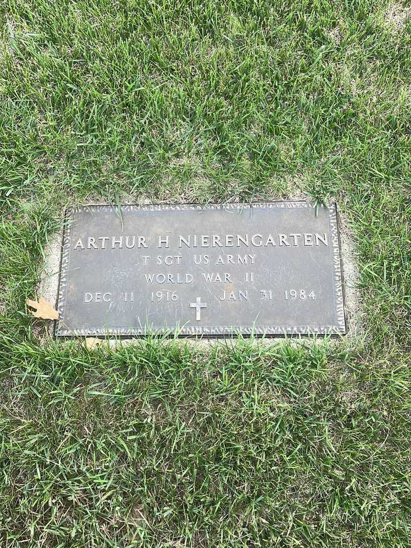 Arthur "Art" Niepengarten's grave. Photo 3