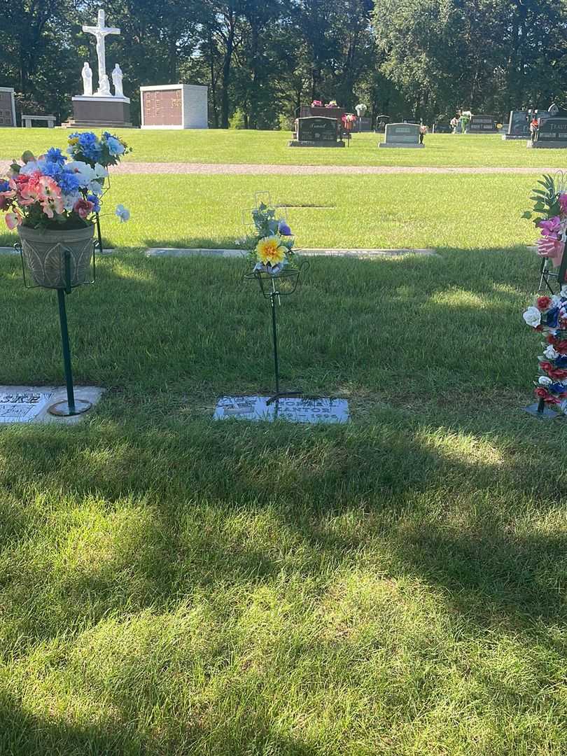 Thomas L. Kantor's grave. Photo 1