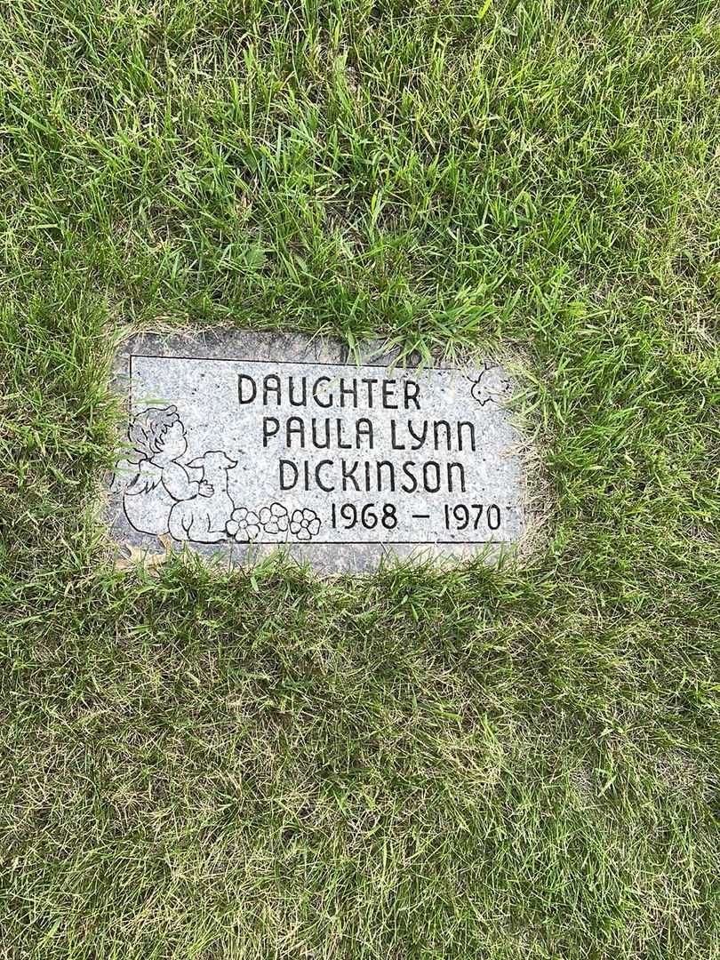 Paula Lynn Dickinson's grave. Photo 2