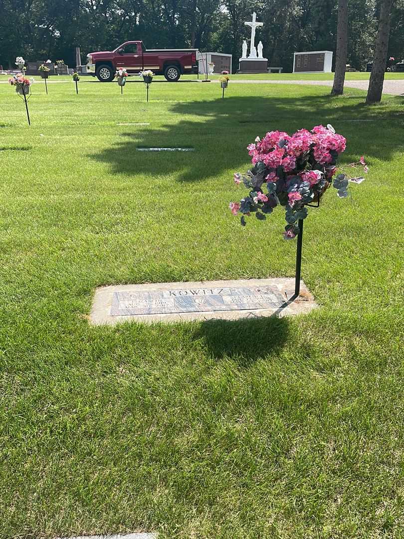Elizabeth "Betty" Chirhart Kowitz's grave. Photo 1