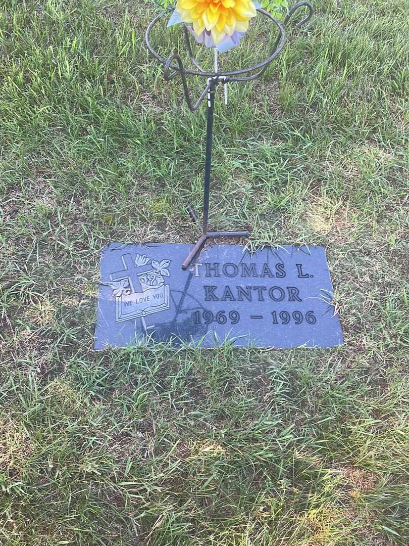 Thomas L. Kantor's grave. Photo 2