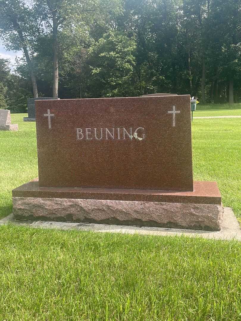 Willard J. "Bill" Beuning's grave. Photo 1