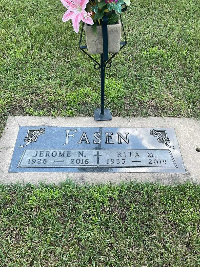 Rita M. Fasen's grave. Photo 2