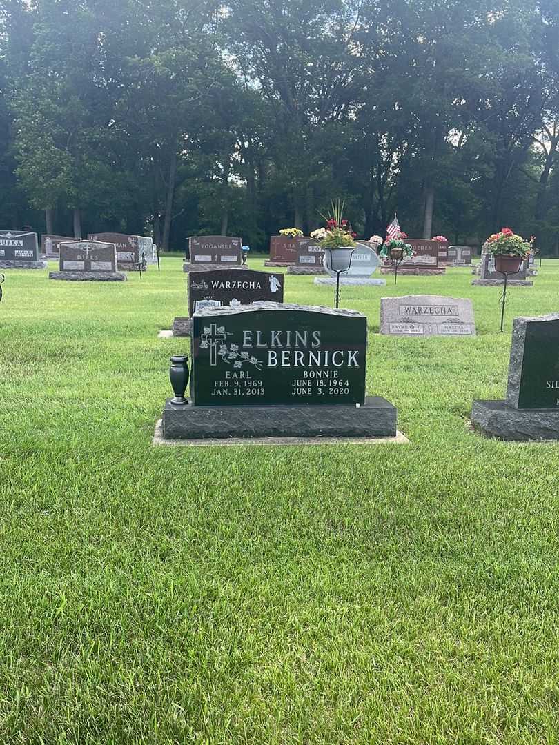 Bonnie Bernick's grave. Photo 1