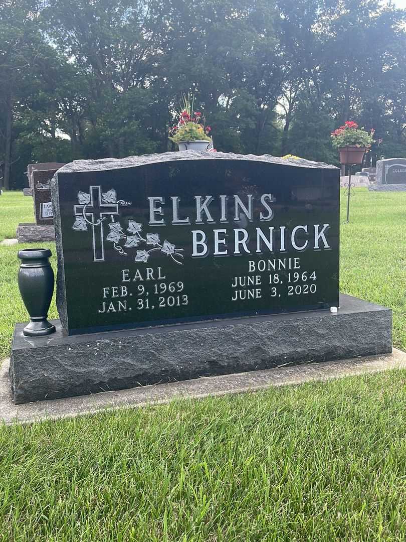 Bonnie Bernick's grave. Photo 2