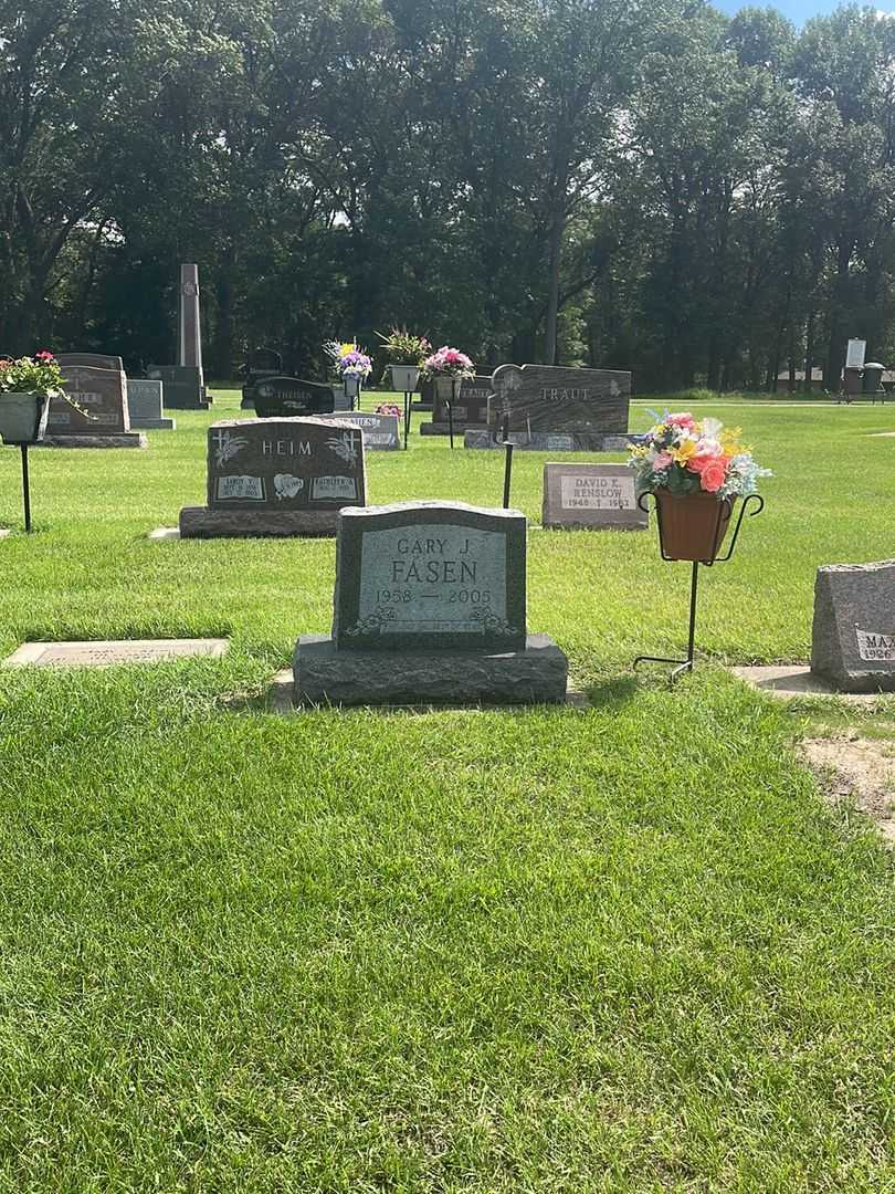 Gary J. Fasen's grave. Photo 1