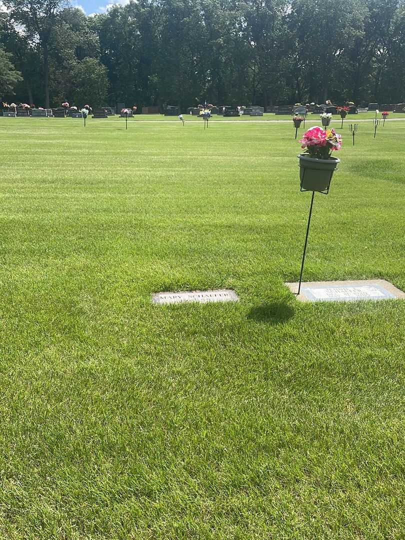 Mary Schaefer's grave. Photo 1