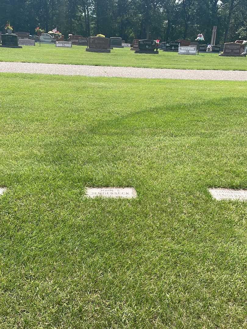 John S. Jenderseck's grave. Photo 1