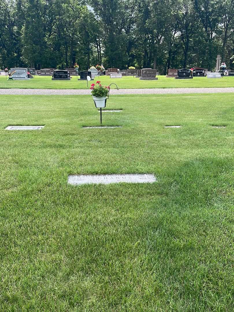 Joseph J. Schanus's grave. Photo 1