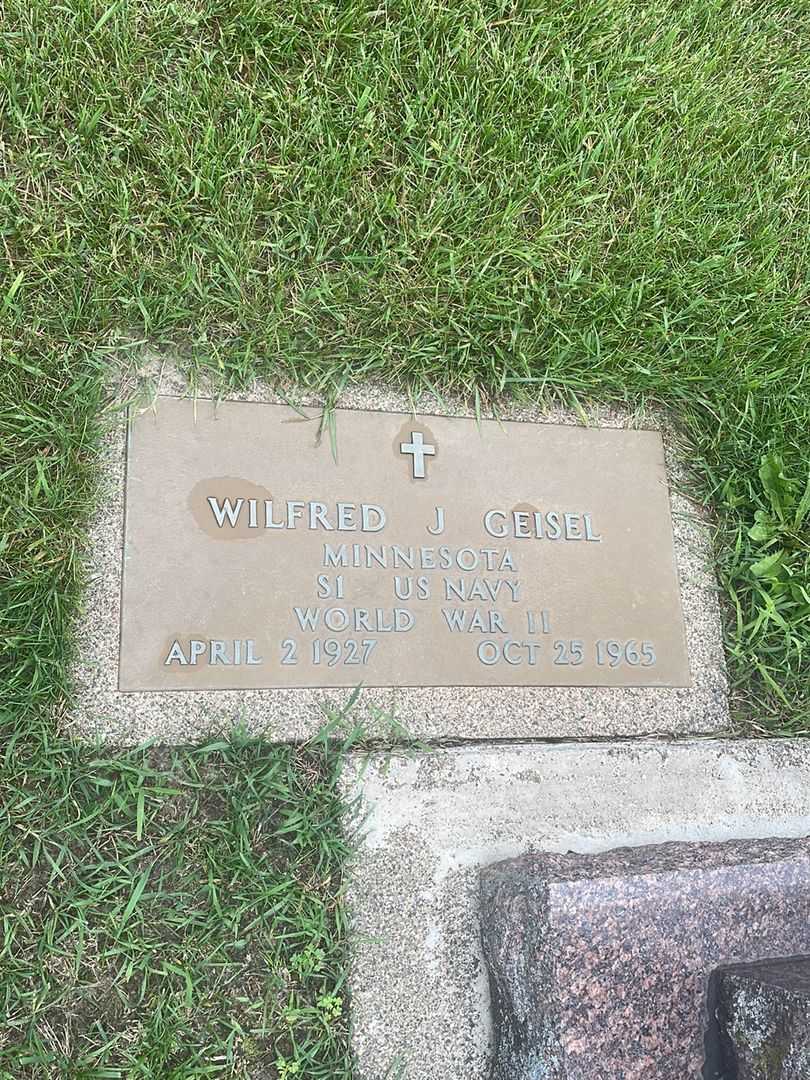 Wilfred J. Geisel's grave. Photo 3