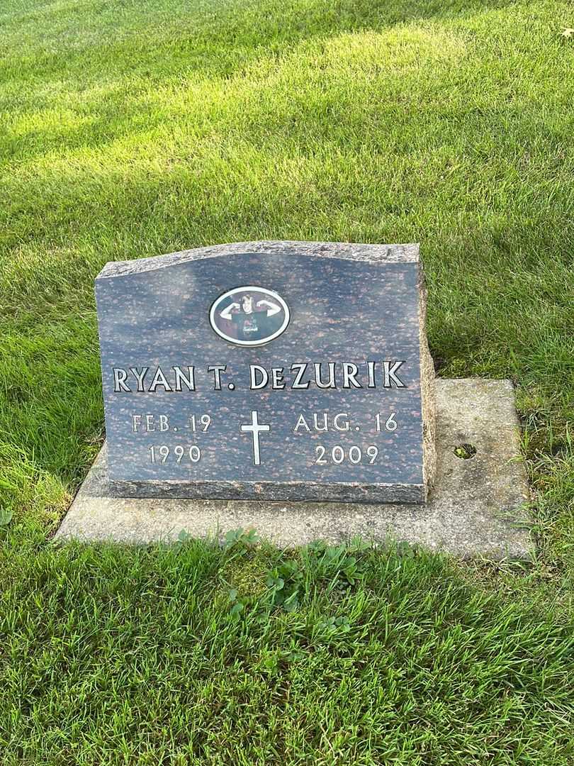 Ryan T. DeZurik's grave. Photo 2