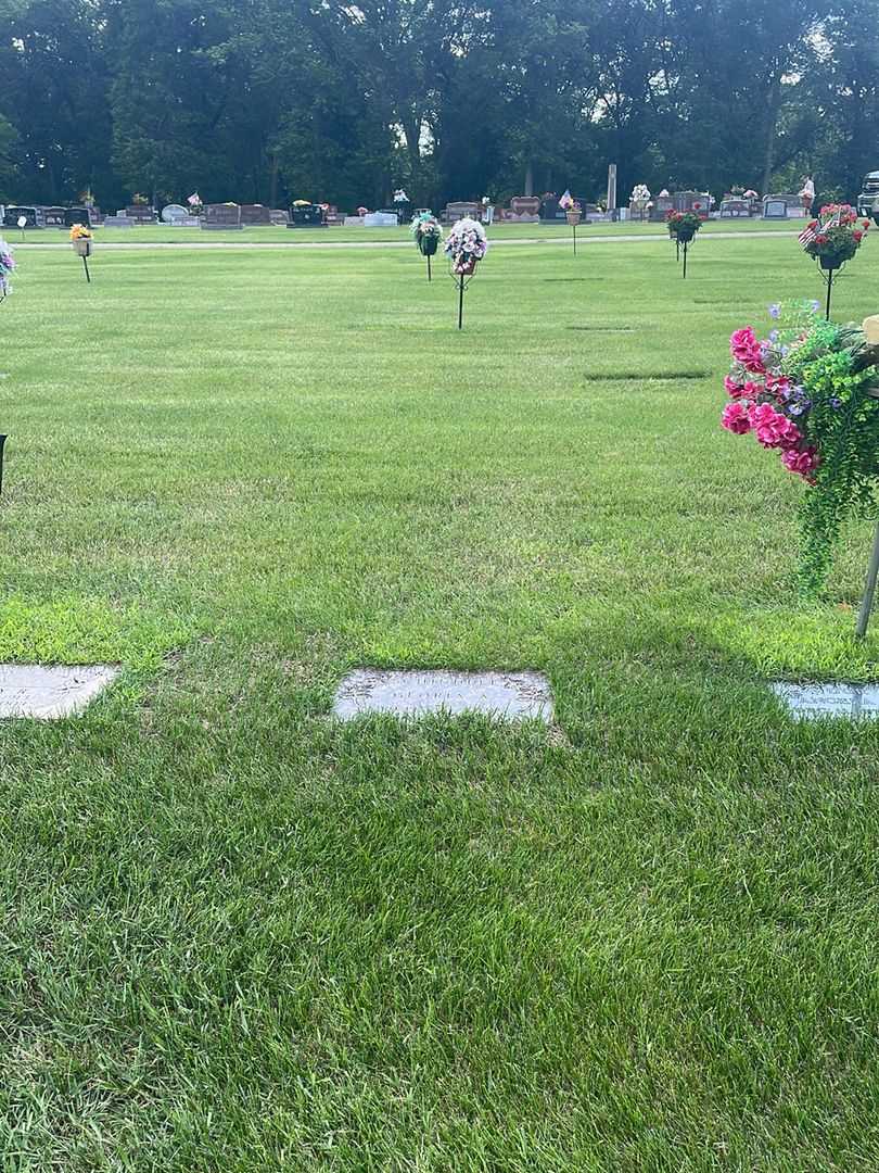 Gloria A. Schindele's grave. Photo 1