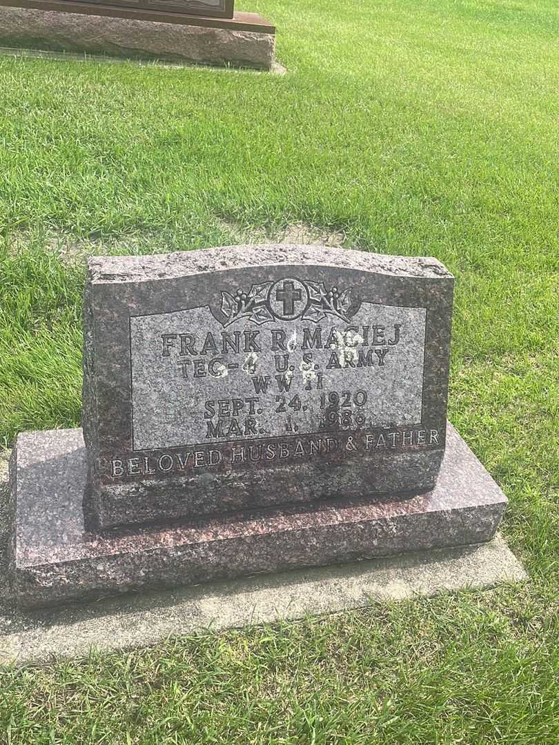 Frank R. Maciej's grave. Photo 2
