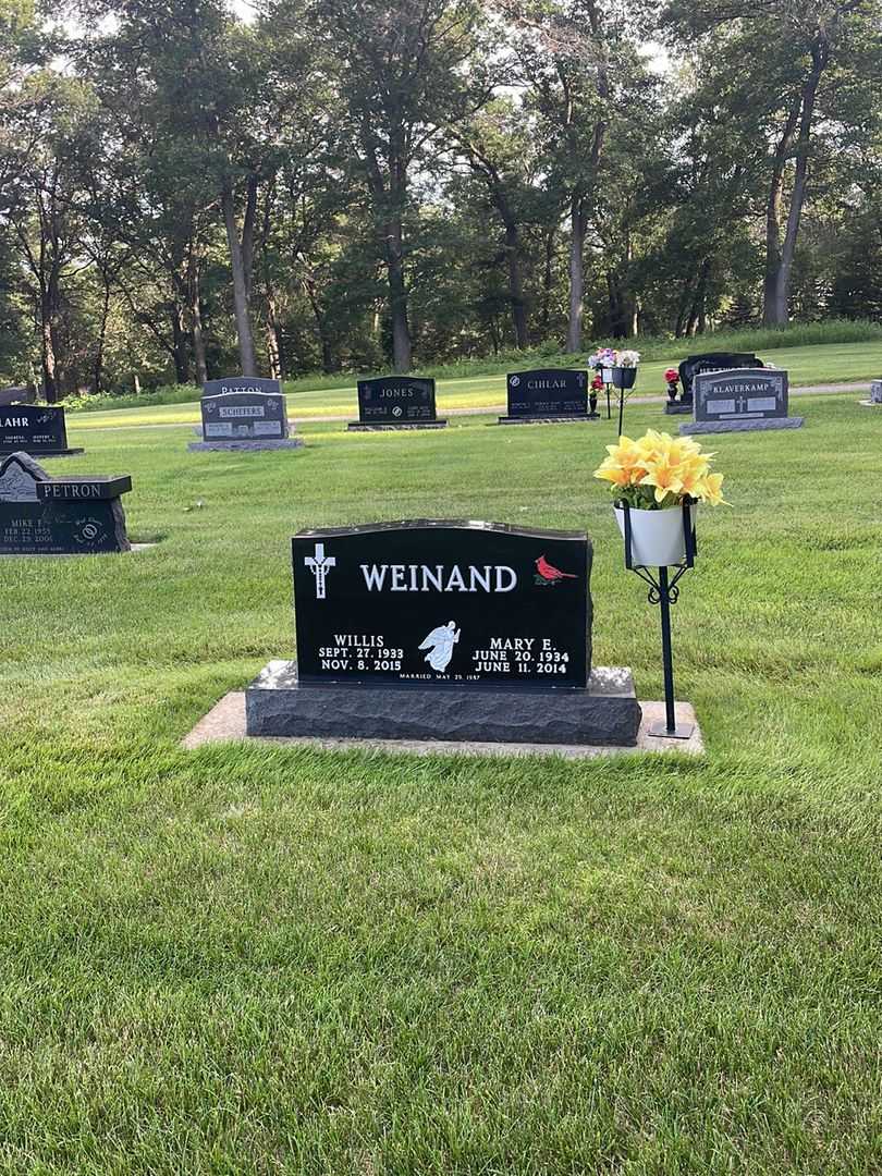 Willis Weinand's grave. Photo 1
