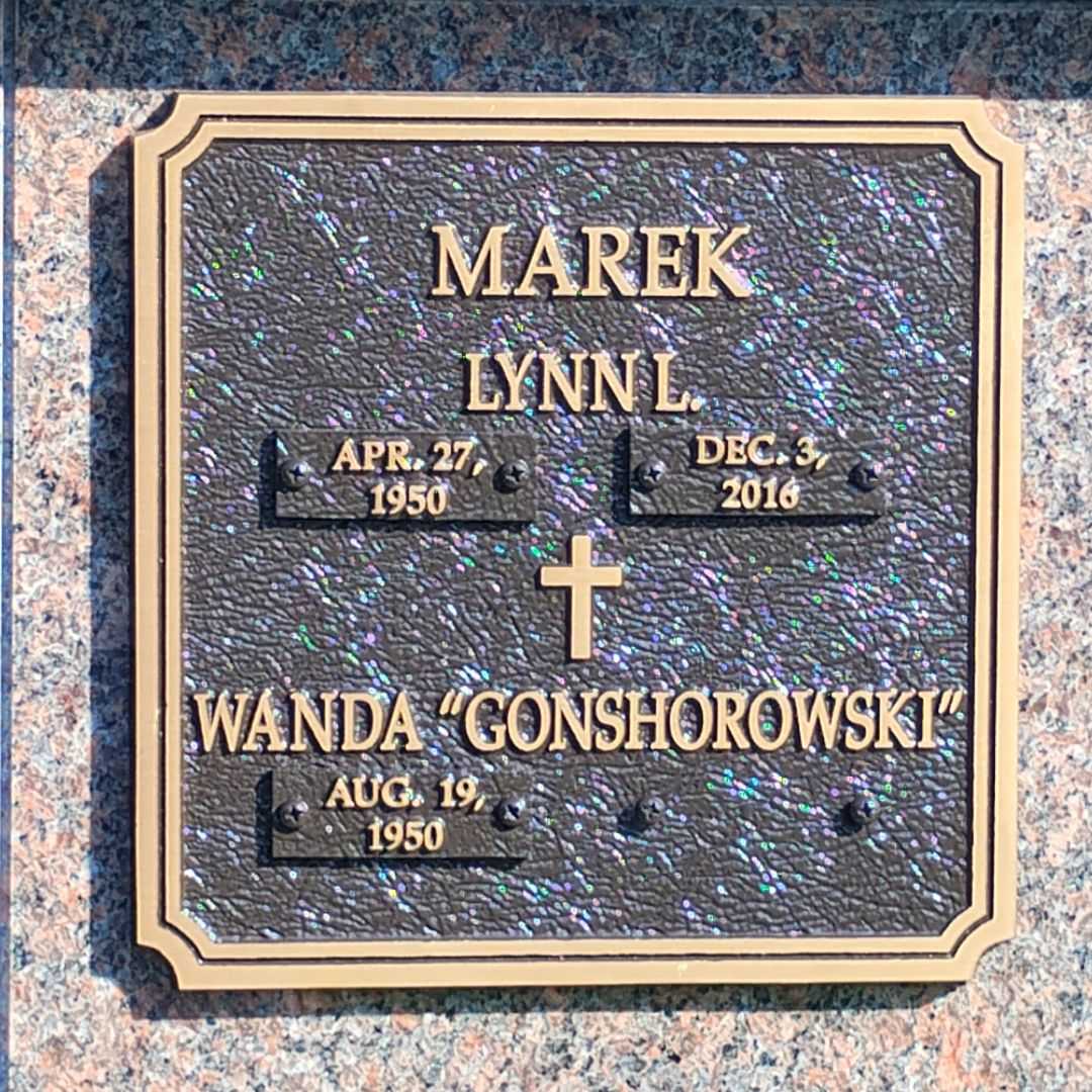 Lynn L. Marek's grave