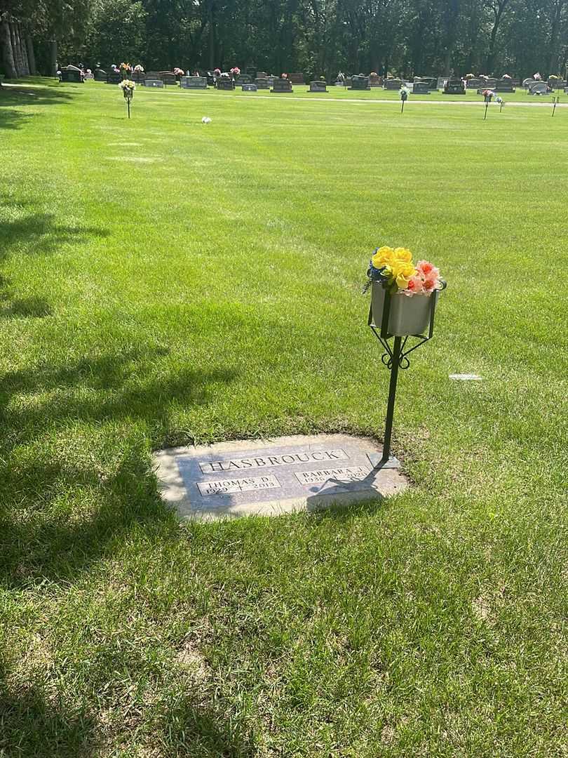 Thomas D. Hasbrouck's grave. Photo 1