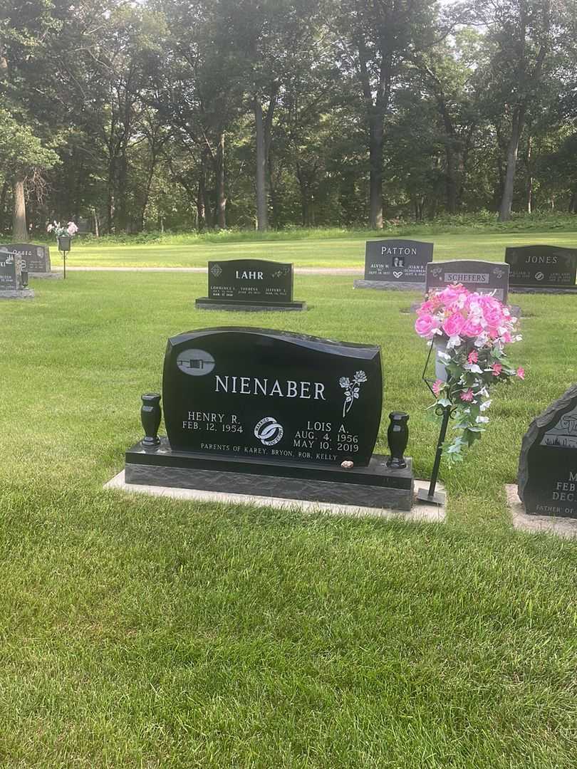 Lois A. Nienaber's grave. Photo 1