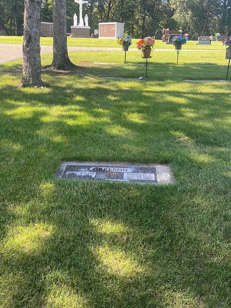 Irma M. Lahr Grelson's grave. Photo 1
