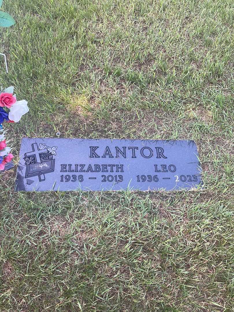 Leo Kantor's grave. Photo 2